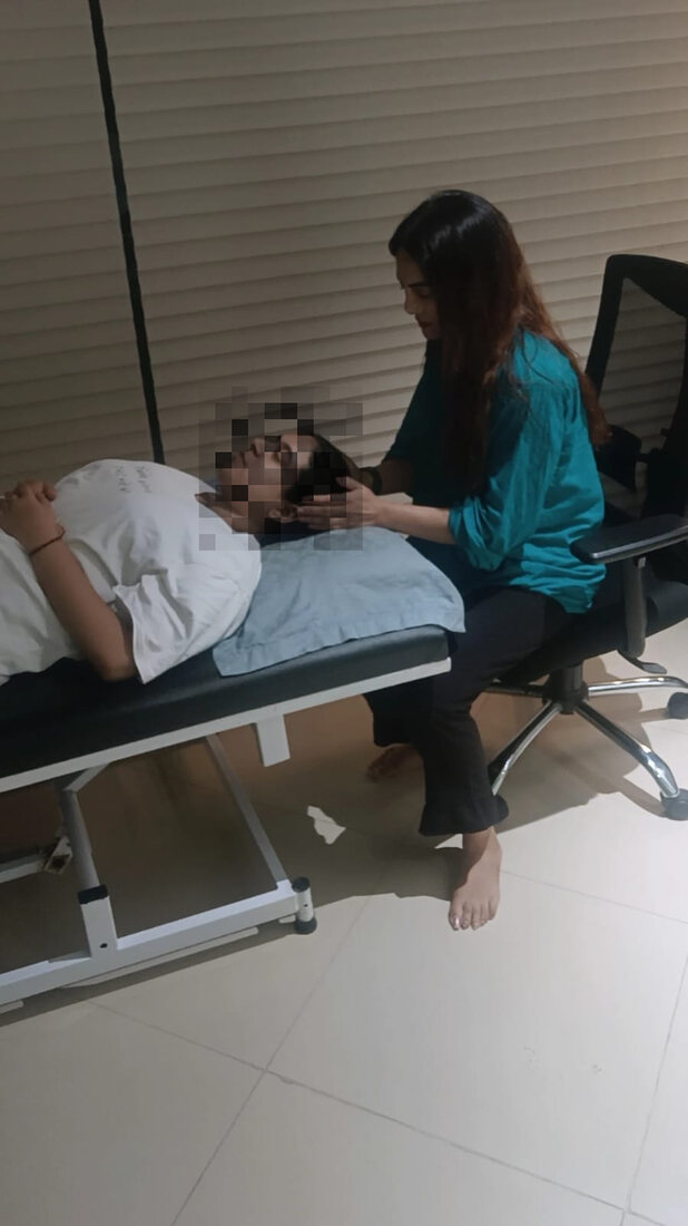 A calm one-to-one hypnotherapy session with Vibha Jain in Mumbai