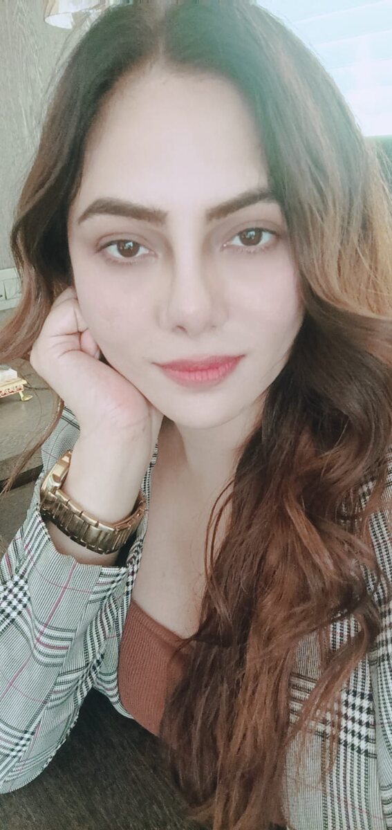 Vibha Jain, clinical hypnotherapist in Mumbai, in professional attire